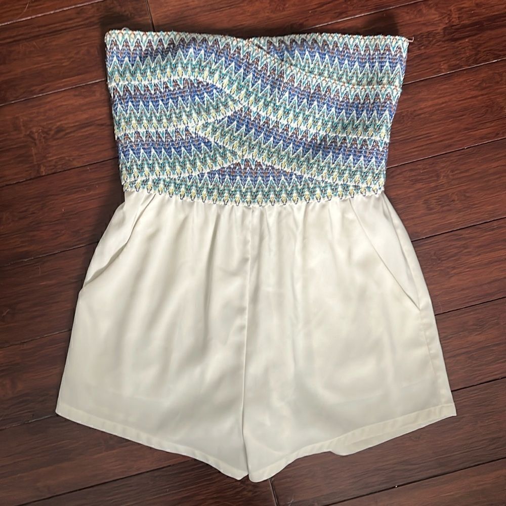 WOW Couture EmbroideredβBlue & White Shorts Romper - Like New SizeβSmall